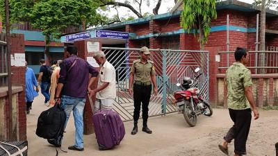 হিলি চেকপোস্ট দিয়ে কমেছে ভারতে যাতায়াত