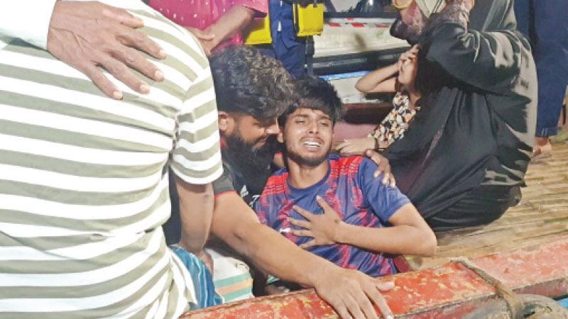 মুন্সিগঞ্জে বাল্কহেডের ধাক্কায় ট্রলার ডুবে নিখোঁজ ৬