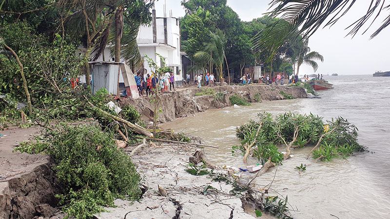 মুন্সিগঞ্জে পদ্মার বাম তীর সংরক্ষণ প্রকল্পে ভাঙন