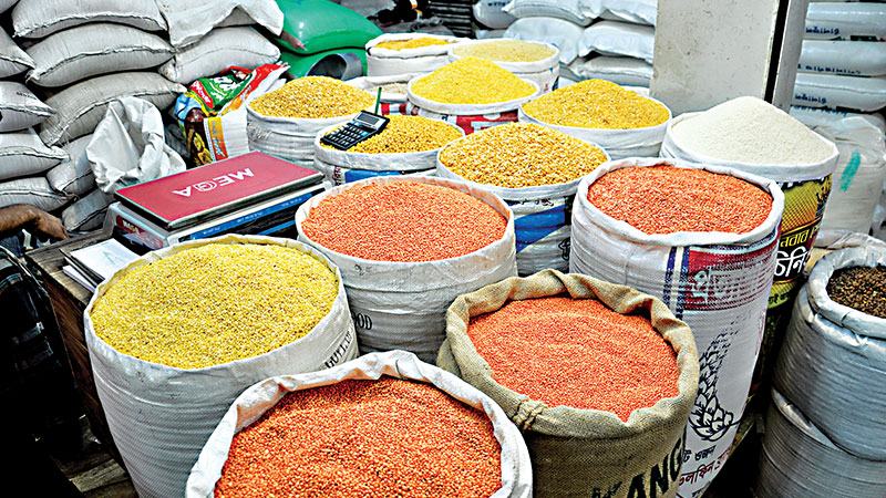 নিতাইগঞ্জে চড়া ডালের বাজার