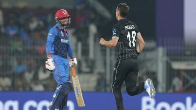 আফগানিস্তানকে গুঁড়িয়ে টেবিলের শীর্ষে নিউজিল্যান্ড