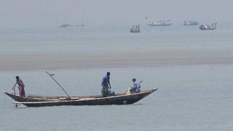 ঘূর্ণিঝড় হামুন: বরিশালের উপকূলীয় নদীতে লঞ্চ চলাচল বন্ধ