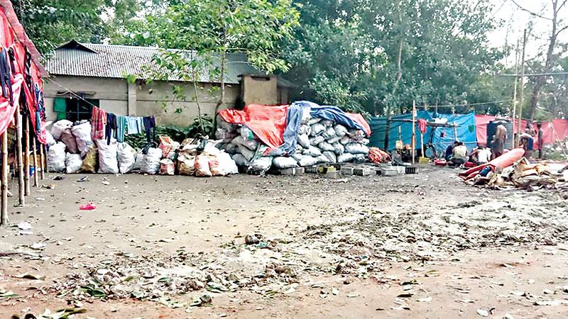 হবিগঞ্জে অনুমতি ছাড়াই সিসা তৈরি পরিবেশ ও স্বাস্থ্যঝুঁকিতে বাসিন্দারা
