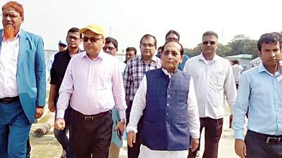 মহানন্দায় নির্মাণাধীন রাবার ড্যাম পরিদর্শন