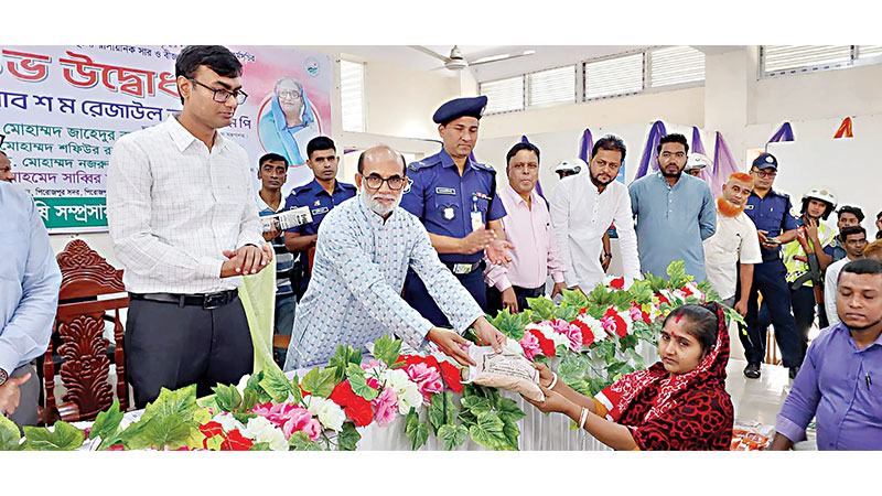 প্রণোদনা পেলেন পিরোজপুরের কৃষকেরা