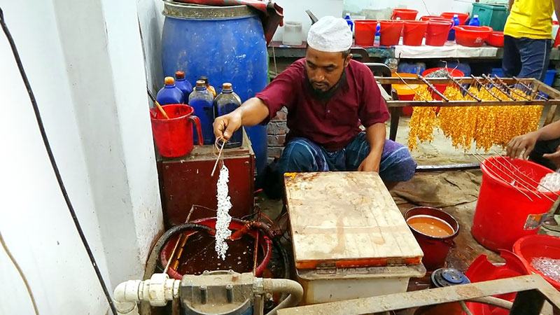 মহেশপুরে তৈরি হচ্ছে ইমিটেশন গহনা