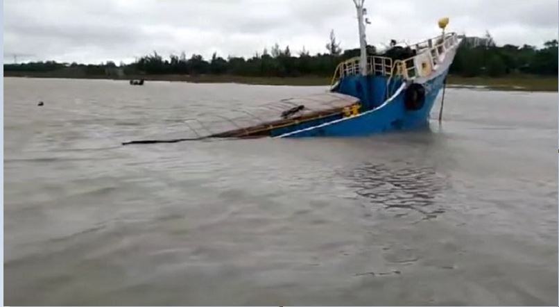 মোংলায় কয়লাসহ জাহাজডুবি