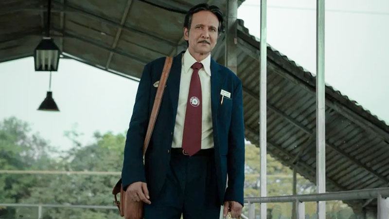 যে গল্প আড়ালেই থেকে যায়