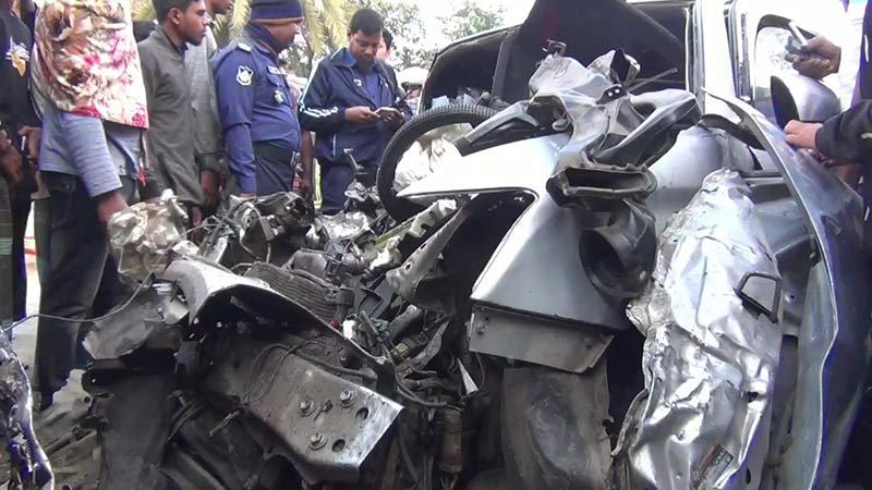 সাতক্ষীরায় সড়ক দুর্ঘটনায় প্রাণ গেল ২ ভারতীয়ের