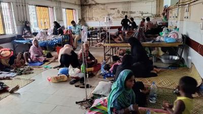 হাসপাতালে স্যালাইন ও শয্যা সংকট