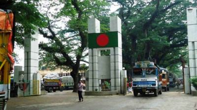 বেনাপোল বন্দরে মিথ্যা ঘোষণায় আনা ফলের চালান আটক