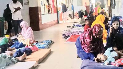 চাঁদপুর হাসপাতালের শিশু ওয়ার্ডে শয্যা সংকট