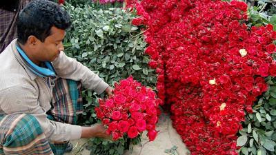 গদখালীতে তিনদিনে ২ কোটি টাকার ফুল বিক্রি
