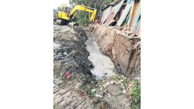 খাল দখলমুক্ত করল প্রশাসন