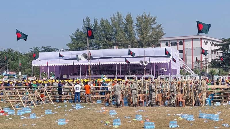 প্রধানমন্ত্রীর সমাবেশের জন্য প্রস্তুত বরিশালের বঙ্গবন্ধু উদ্যান
