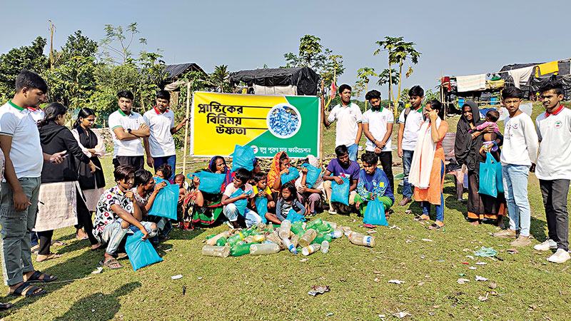প্লাস্টিকের বিনিময়ে শীতের পোশাক