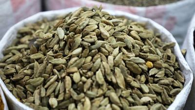 এক মাসে কেজিতে দাম বেড়েছে হাজার টাকা
