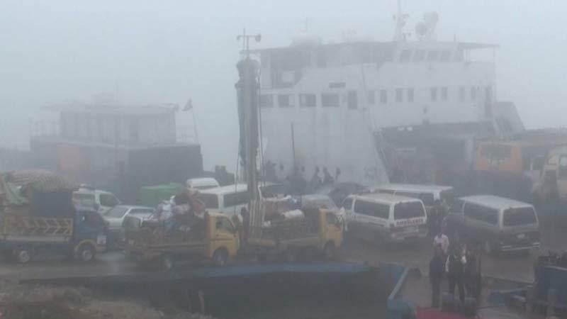 ১১ ঘণ্টা মাঝ পদ্মায় আটকে থাকার পর ঘাটে ফিরল ফেরি