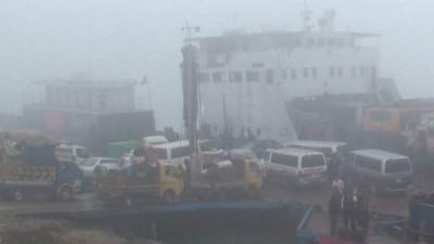 ১১ ঘণ্টা মাঝ পদ্মায় আটকে থাকার পর ঘাটে ফিরল ফেরি