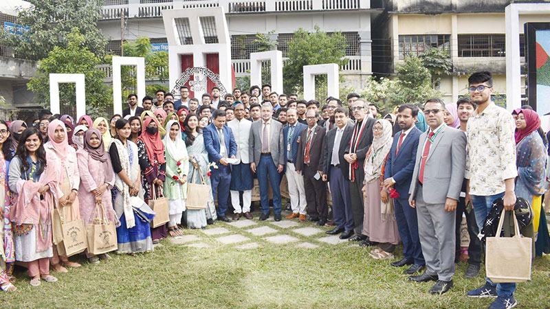 কৃতী শিক্ষার্থীদের সংবর্ধনা