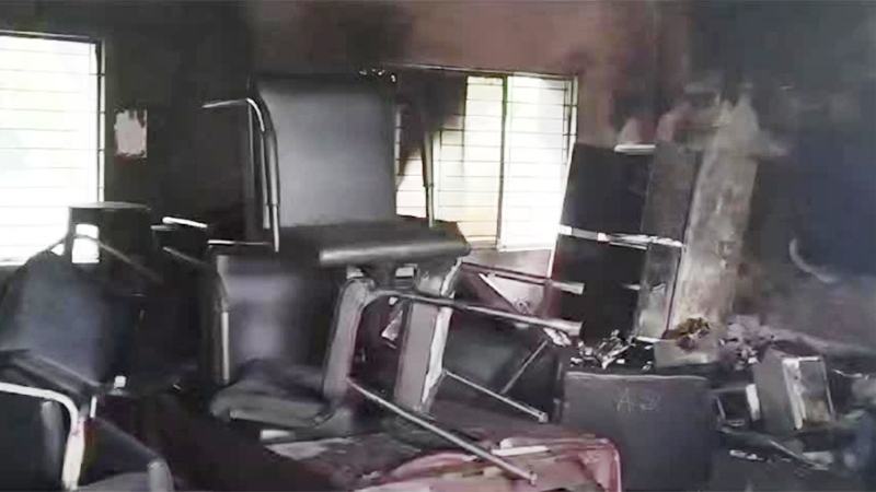 সোনাগাজীতে ভোটকেন্দ্রে আগুন