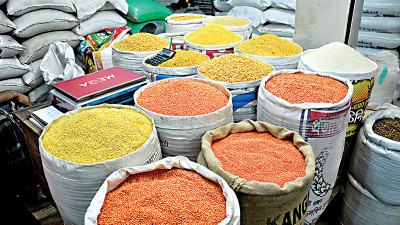 সাতক্ষীরায় ঊর্ধ্বমুখী ডালের বাজার