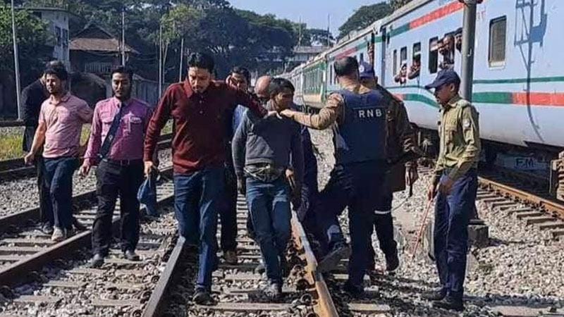 চট্টগ্রামে বিনা টিকিটে ভ্রমণ, ট্রেনের দুই যাত্রী আটক