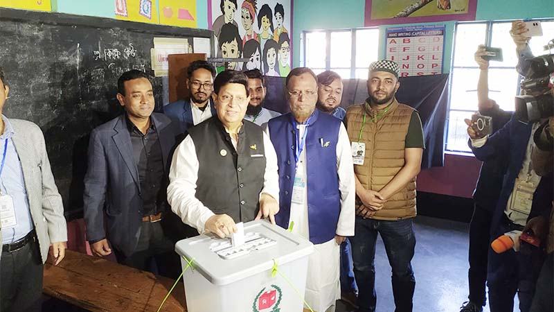    টানা ছুটি ভোটার উপস্থিতিতে কিছুটা প্রভাব ফেলছে