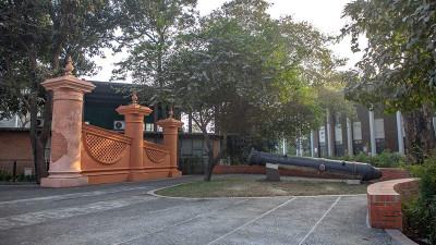 ঢাকা গেট ও বিবি মরিয়ম কামান