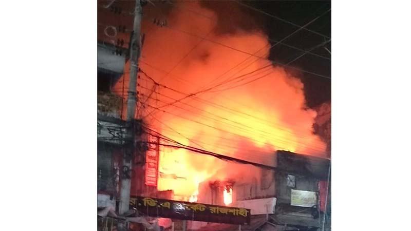 রাজশাহীতে আরডিএ মার্কেটে আগুন