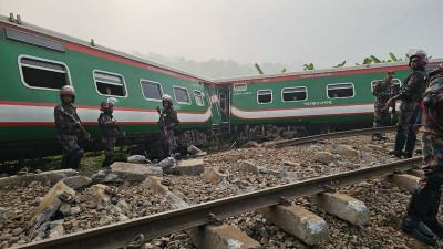 এলপিজি ও ইন্ডাস্ট্রিয়াল অক্সিজেন ব্যবহার করে কাটা হয় রেলপথ