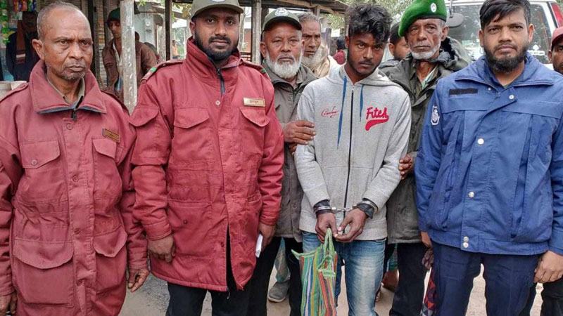 ময়মনসিংহে রেললাইনের ফিশ প্লেট খোলার সময় যুবক আটক