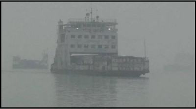 ঘন কুয়াশায় শরীয়তপুর-চাঁদপুর নৌরুটে ফেরি চলাচল বন্ধ