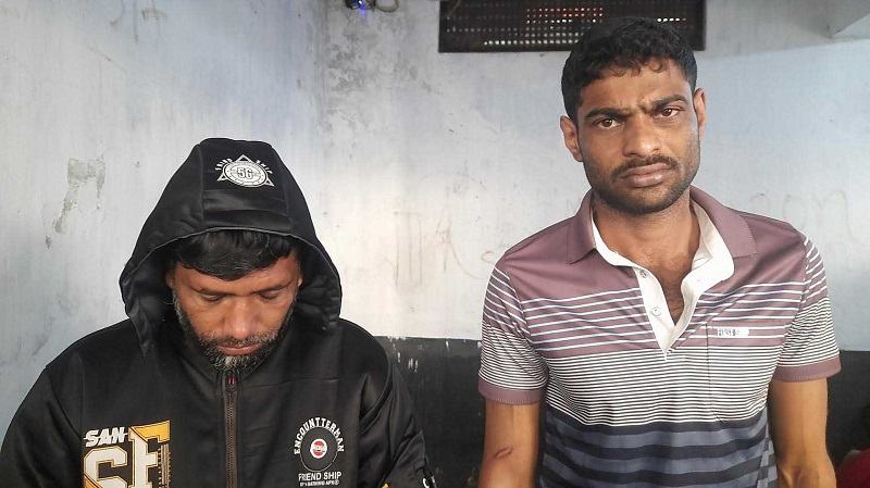 বাগেরহাটে গোয়েন্দা পুলিশ পরিচয়ে চাঁদাবাজি, আটক ২