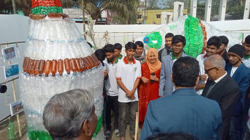 পরিবেশ ও জলবায়ু সচেতনতায় প্লাস্টিকের ভাস্কর্য প্রদর্শনী