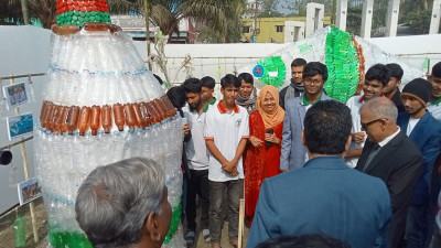পরিবেশ ও জলবায়ু সচেতনতায় প্লাস্টিকের ভাস্কর্য প্রদর্শনী