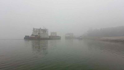 ৬ ঘণ্টা বন্ধ থাকার পর দৌলতদিয়া-পাটুরিয়া রুটে ফেরি চলাচল শুরু
