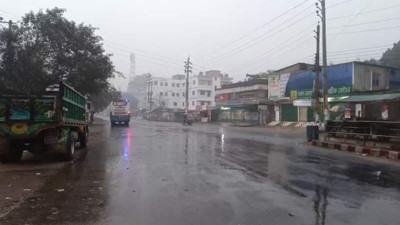 ঝিনাইদহে তীব্র ঠাণ্ডার মাঝে বৃষ্টি