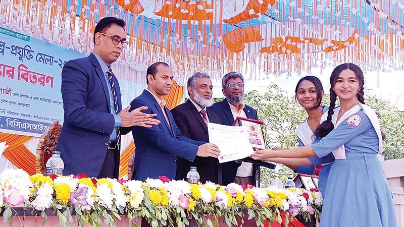 জয়পুরহাটে বিজ্ঞান ও প্রযুক্তি মেলার সমাপনী