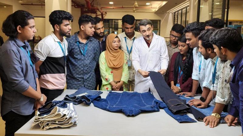 পোশাক খাতে দক্ষ জনশক্তি জোগান দিচ্ছে টেক্সটাইল ইঞ্জিনিয়ারিং বিভাগ