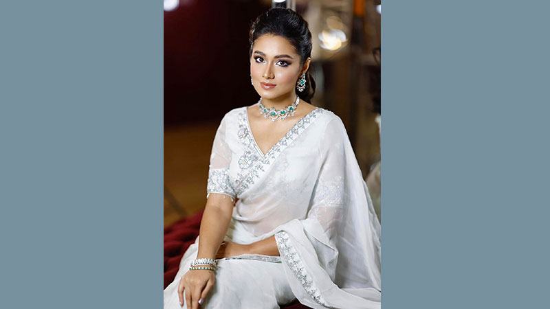 ‘‌আমি একটা সুন্দর গল্পের অপেক্ষায় আছি’