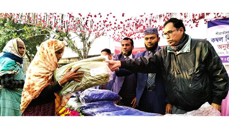 পঞ্চগড়ে ব্যাংকার্স ক্লাবের উদ্যোগে শীতবস্ত্র বিতরণ