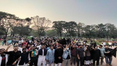 জাবি ছাত্রলীগ সম্পাদকের পদত্যাগ দাবিতে কালো পতাকা মিছিল