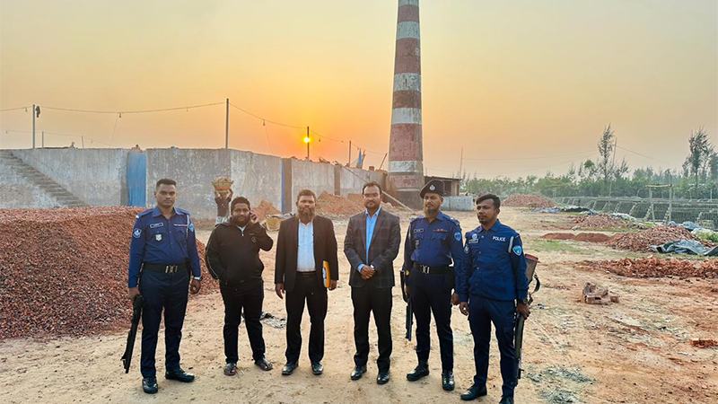 লক্ষ্মীপুরে অবৈধ ইট ভাটায় অভিযান, ১৭ লাখ টাকা জরিমানা