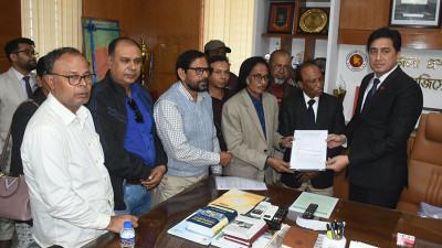 যশোর জেলা পরিষদ ভবন রক্ষার দাবিতে স্মারকলিপি