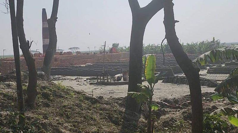 ভোলায় সরকারি খাল ভরাট করে ইটভাটা স্থাপন