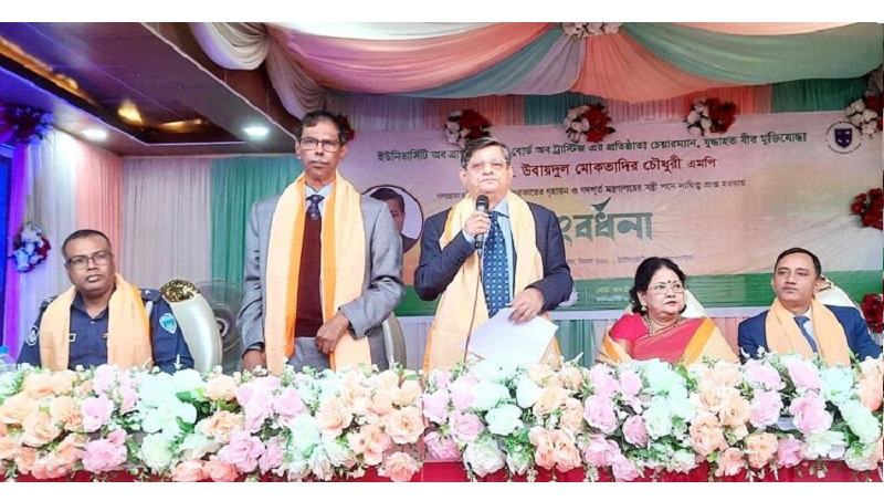 গৃহায়ন ও গণপূর্ত মন্ত্রীকে ইউনিভার্সিটি অব ব্রাহ্মণবাড়িয়ার সংবর্ধনা