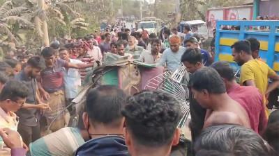 টাঙ্গাইলে অটোরিকশা-পিকআপ সংঘর্ষে নিহত ৪