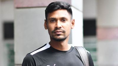 মাথায় বলের আঘাতে মুস্তাফিজ হাসপাতালে