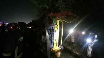 মাদারীপুরের বাস ও ট্রাকের সংঘর্ষে নিহত ৩